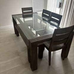 Dinning Table 