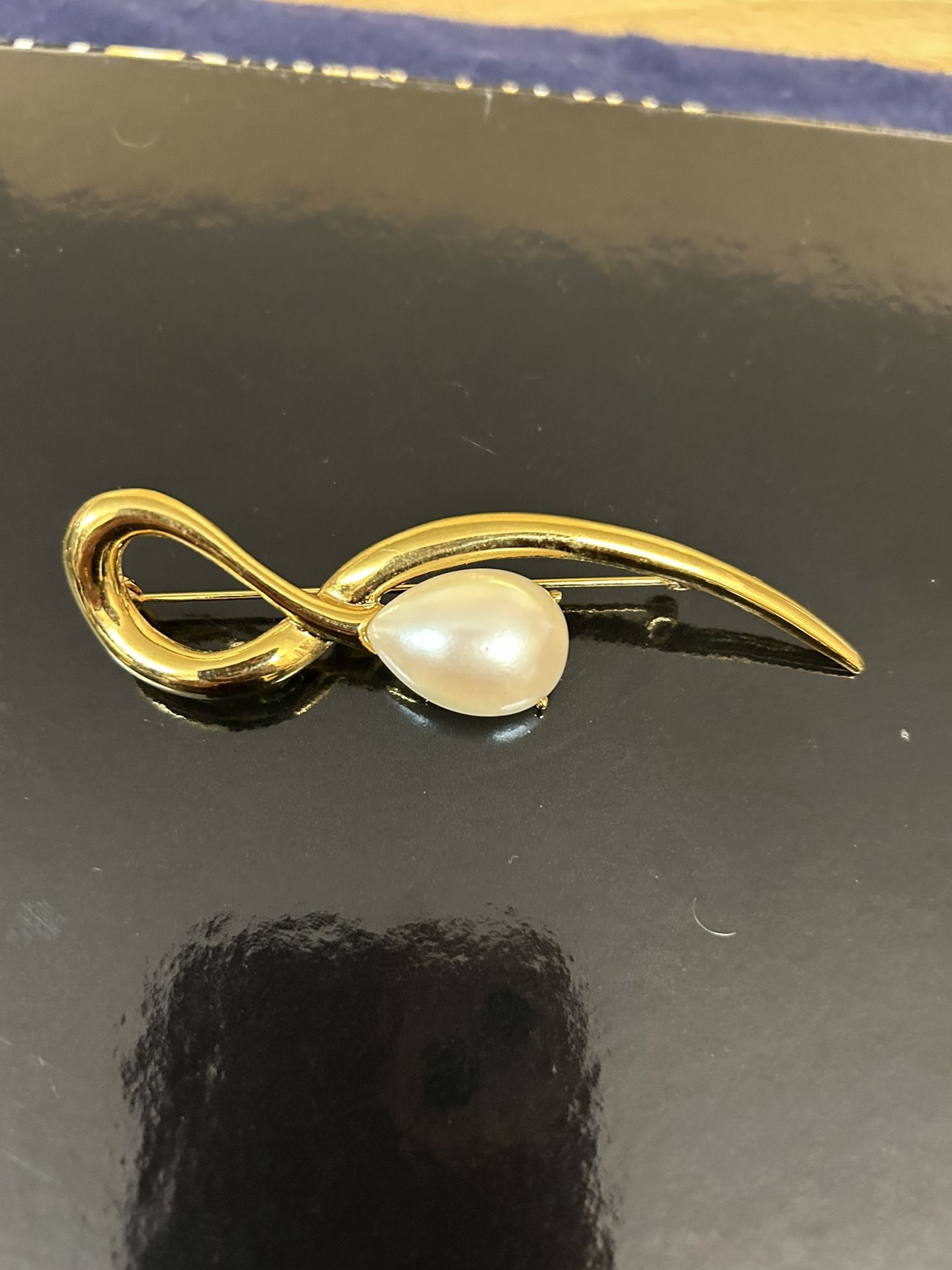 Brooch $15