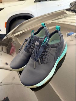 Navy clove nursing shoes