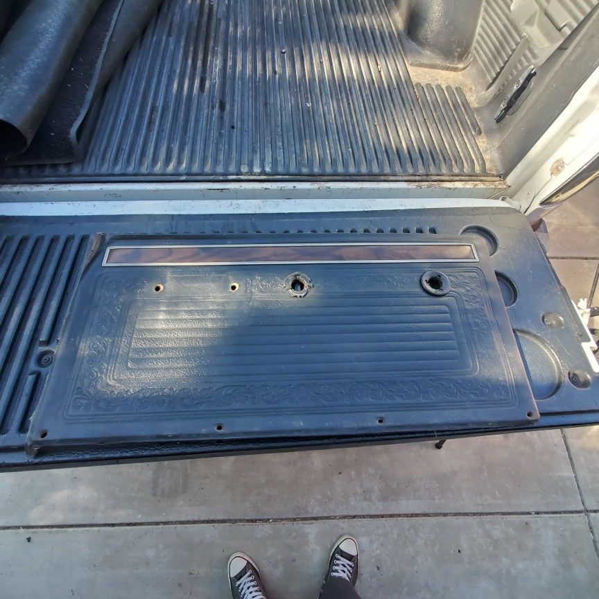 2 Interior Door Panels Chevy / Gmc