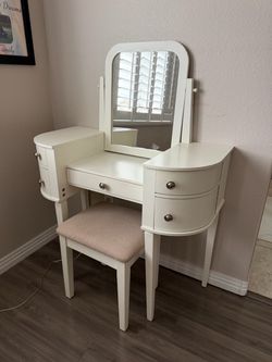 Makeup Vanity with Mirror, Drawers and Chair