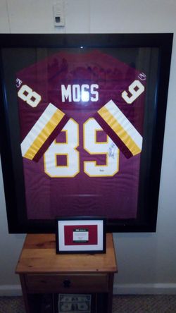 Authentic hand sighed Santana Moss custom framed Jersey with certificate of authenticity