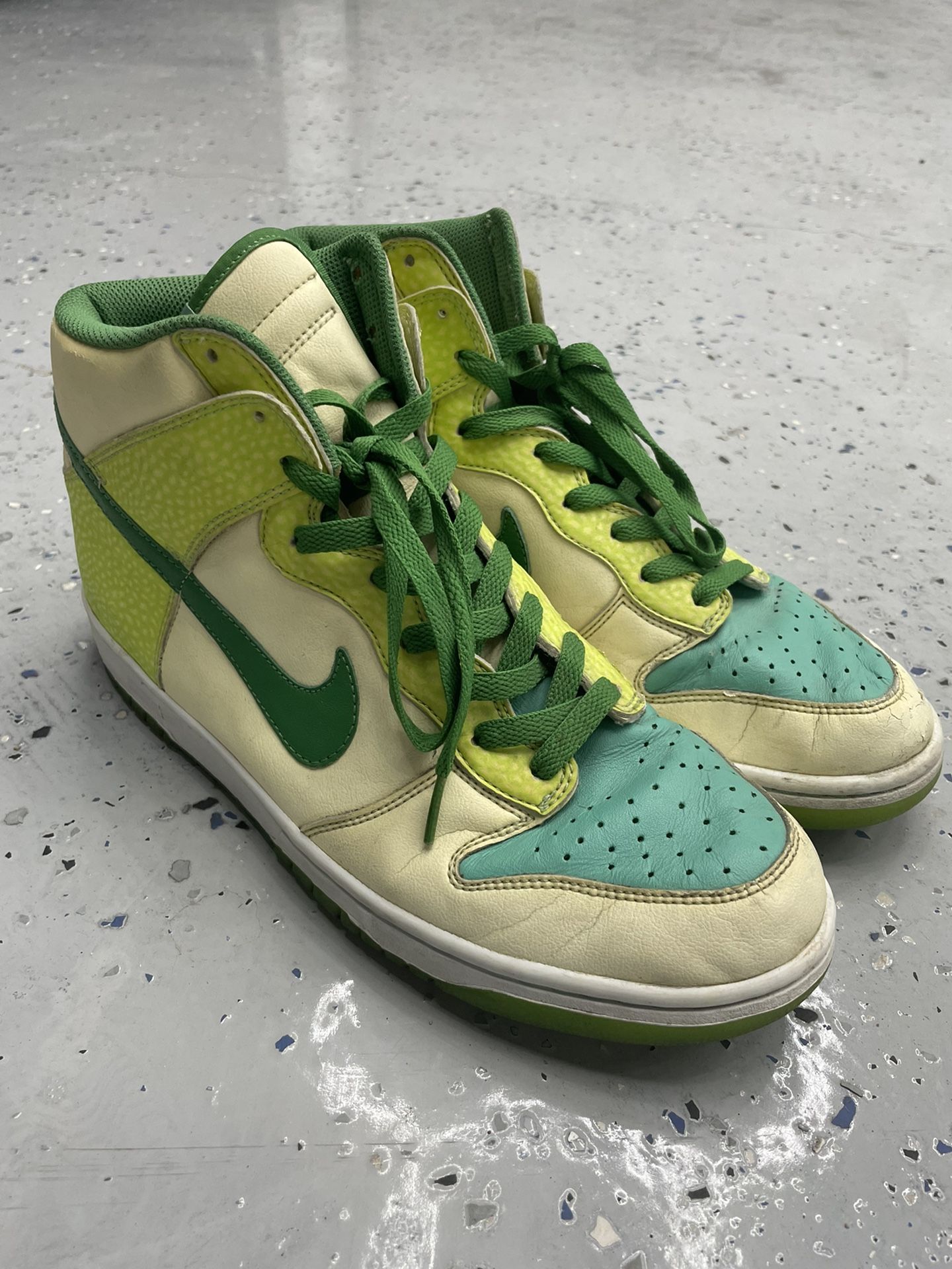 Nike dunk glow in the dark 2 top