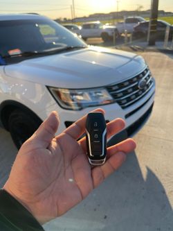 Car Keys N Remotes/ Llaves Con Control