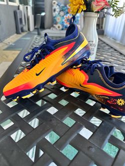 Nike Phantom Soccer Cleats size 5.4Y