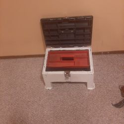 Step and Store Tool Box / Step Stool