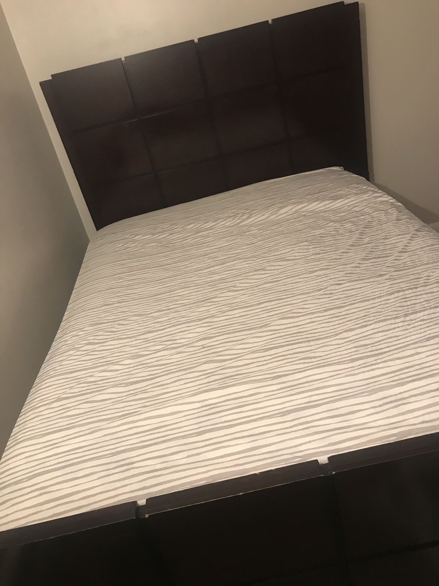 7 Piece Queen Bedroom Set - Mattress and Box Spring Included