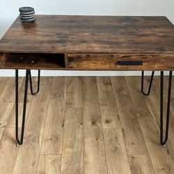 Perfect Little Writing Desk