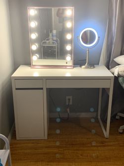 White Makeup Vanity Desk 