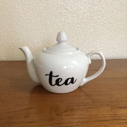  White teapot 