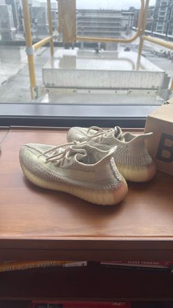 Yeezy 350 Citrin Size 9