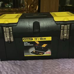 19” STANLEY PLASTIC TOOL BOX