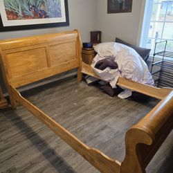 Full Size Bed and Matching Dresser