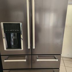 Un ReFrijerador SInco Puertas KifChenAid. Tres Meses De Garantia Se YeVa Adomisilio