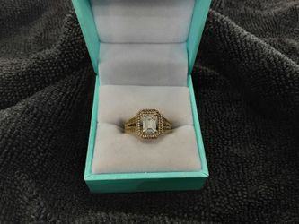 Women's Ring - Yellow Gold 10k (.417) 3.1 grams Size 7