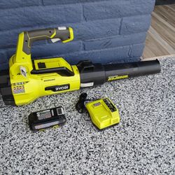 BLOWER RYOBI 40V BATTERY AND CHARGER INCLUDED 