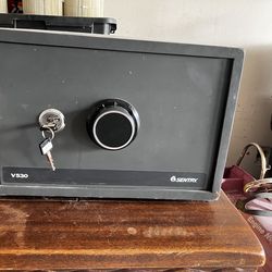 Sentry Safe V530 Key & 3 num. comb