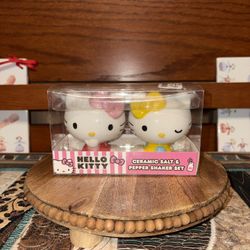 Hello Kitty Salt/Pepper Set