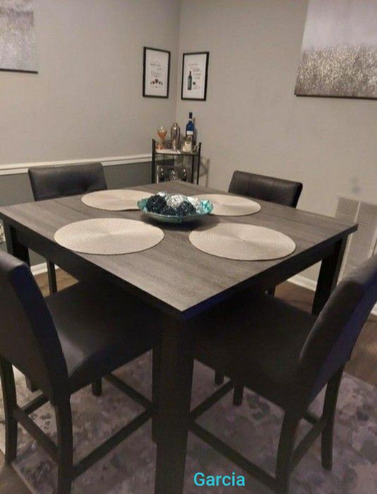 Brand New💥Two-Tone Counter Height Dining Table and Bar Stools (Set of 5)
