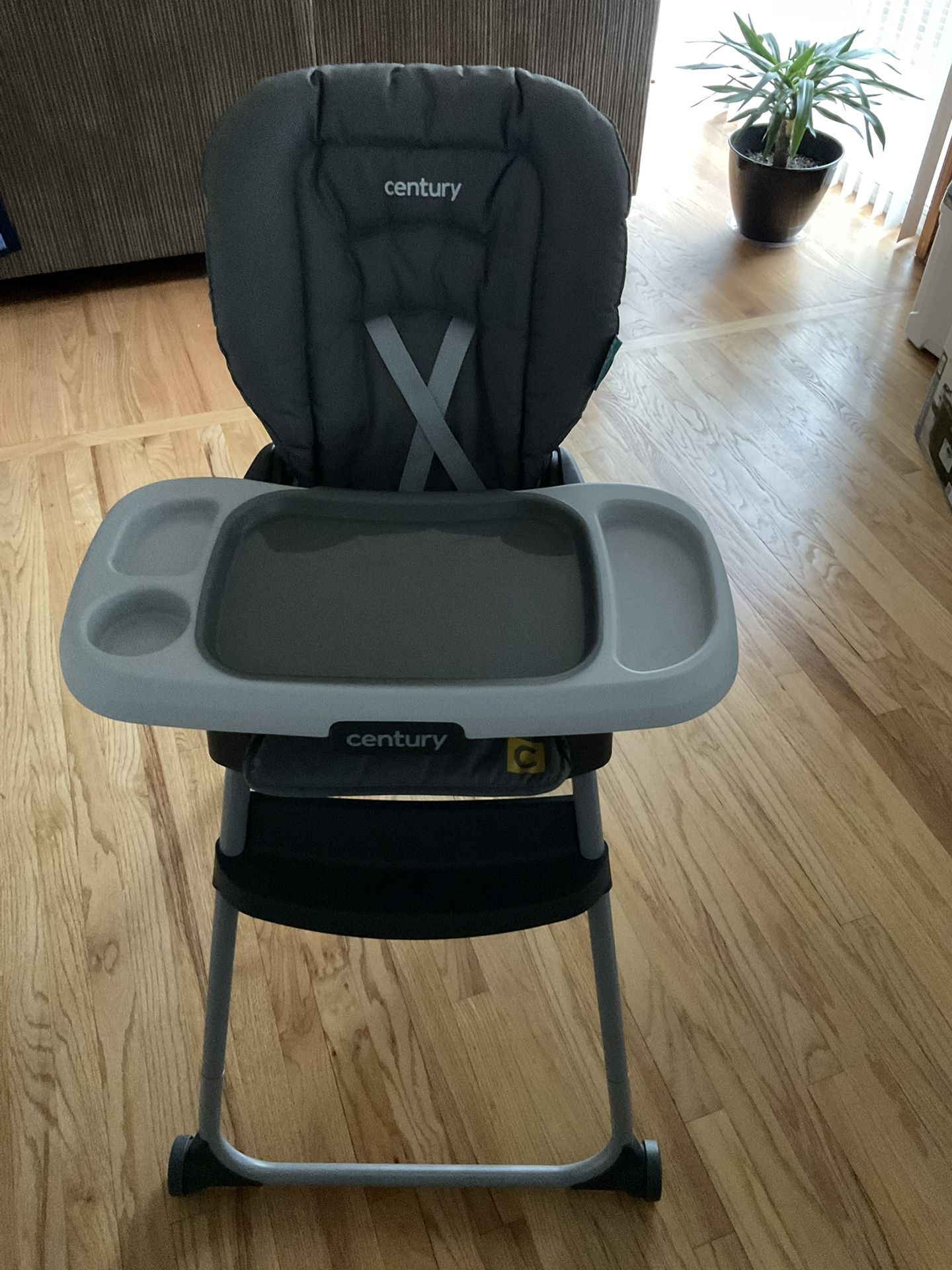 Almost New Century 4-in-1 Dine On High Chair 
