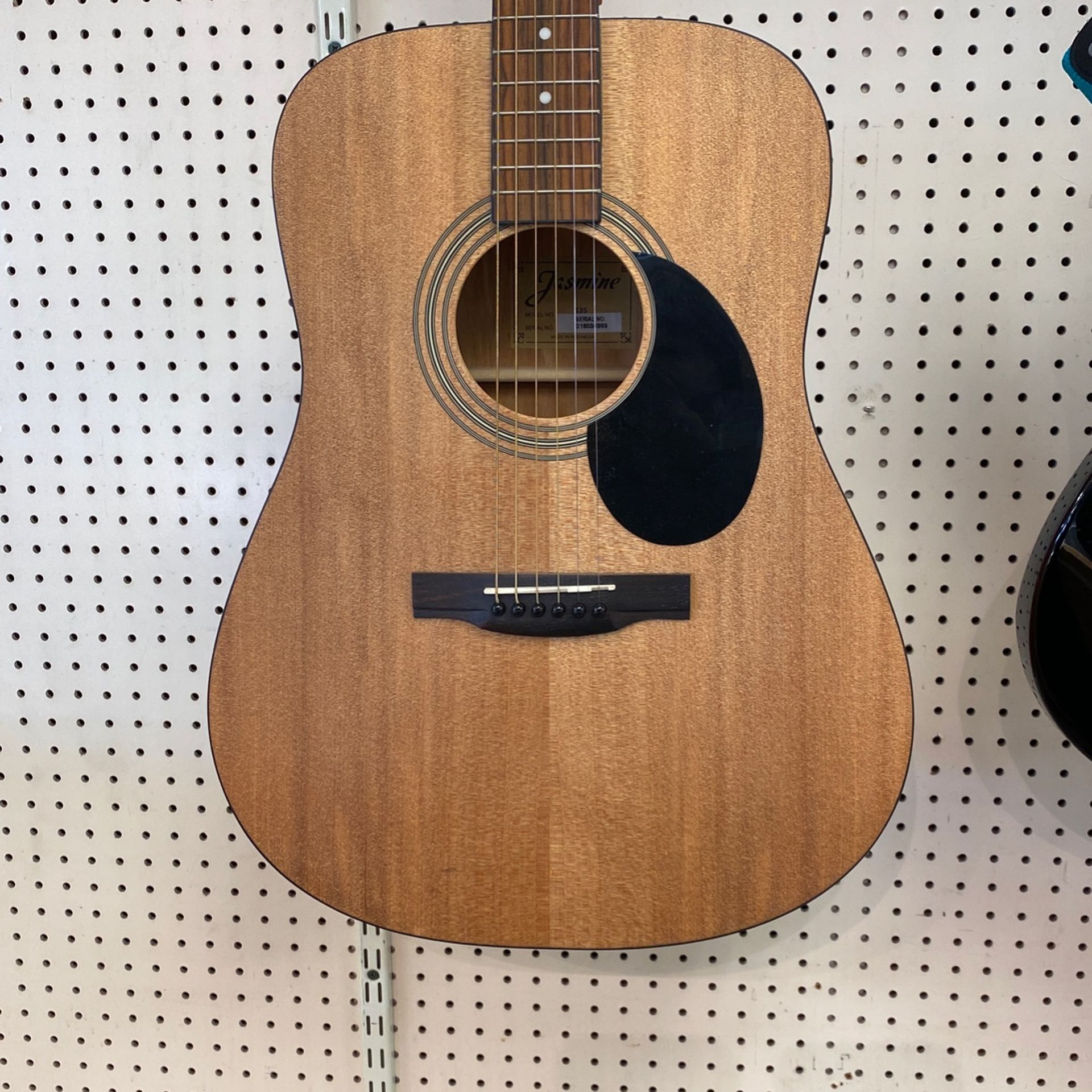 Jasmine Guitar 🎸 80.00 Or Come Layaway For 10$ Down