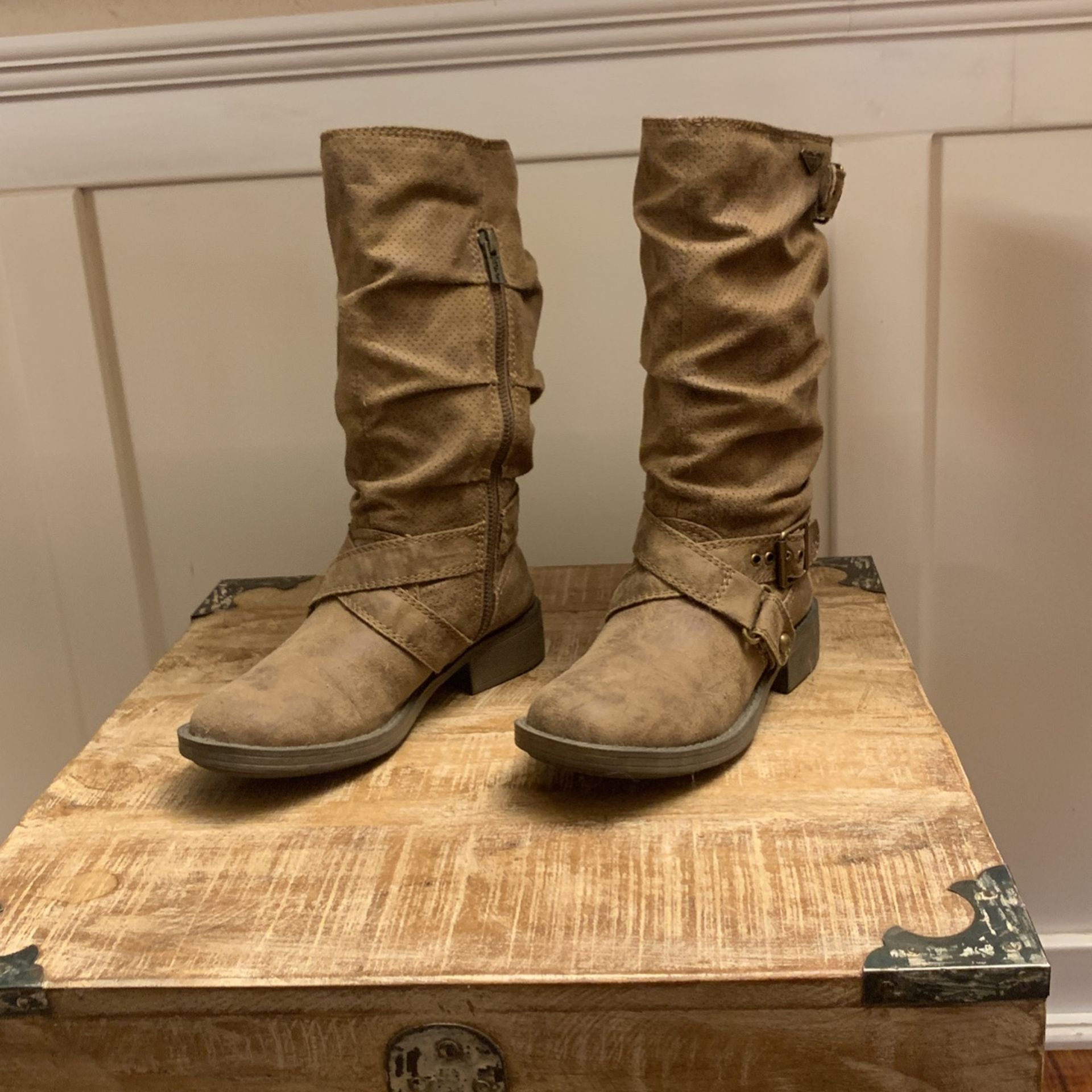 Brand New Vintage Roxy Genuine Surf Brand Boots Size 6