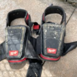MILWAUKEE KNEE PADS