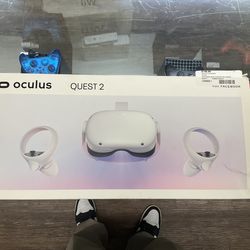 OCULES META QUEST 2 IN BOX WITH NO CHARGER.
