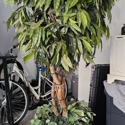 FREE Faux Tree 7-8 ft **PICK UP CAMARILLO **