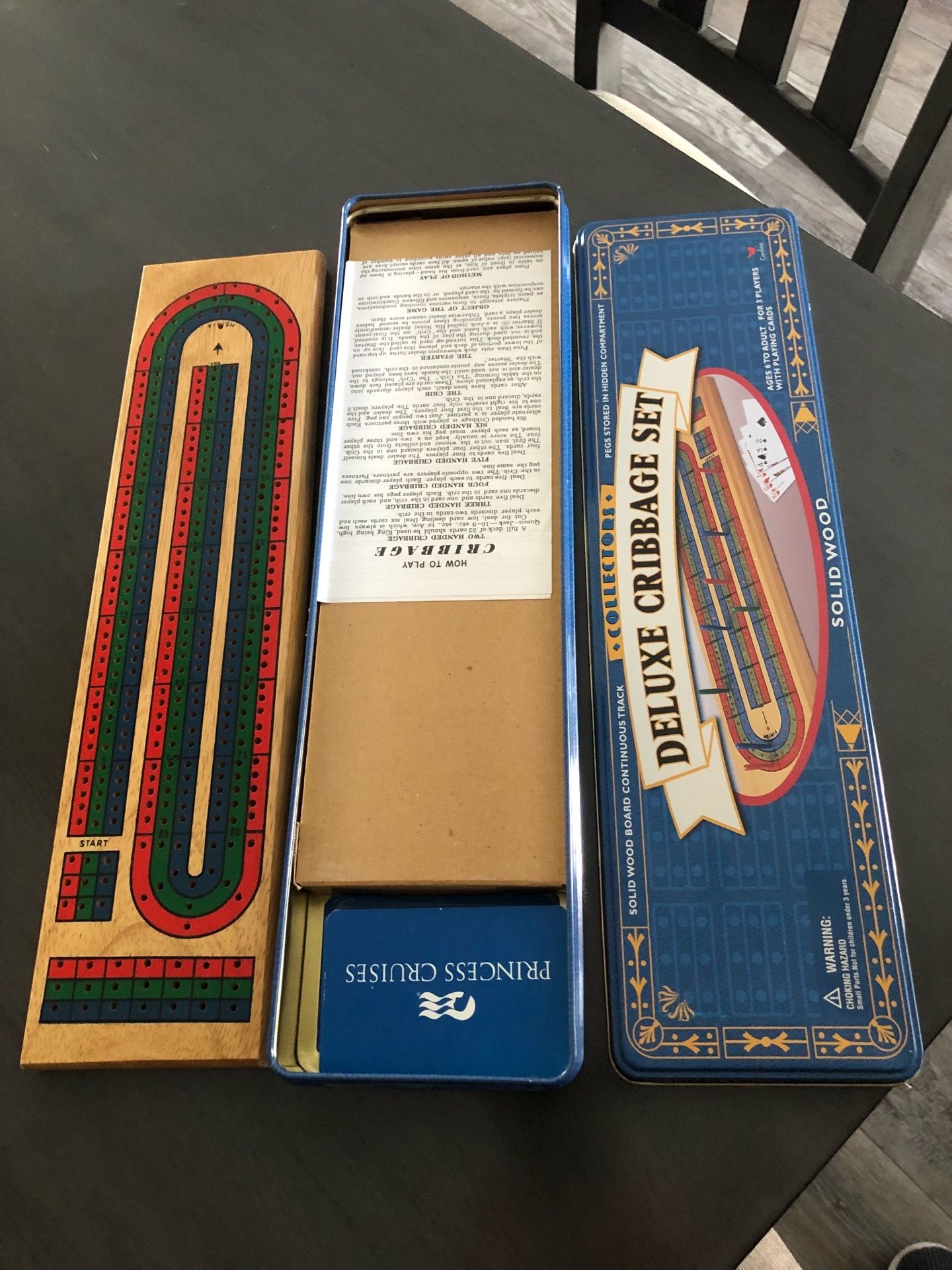 Cribbage board with Metal Case