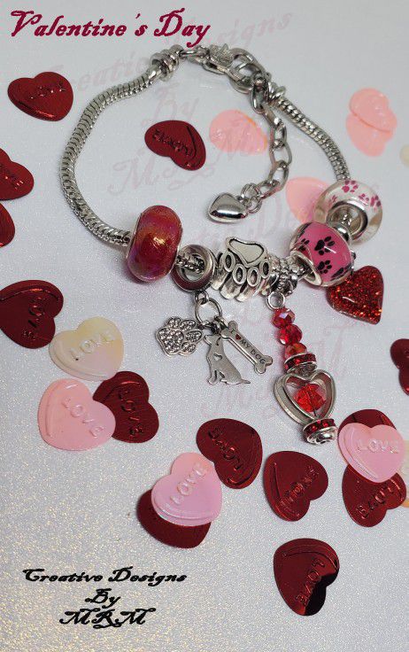 Beautiful Hand Designed Valentine's Day Paw Prints Charm Bracelet 