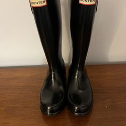 Brand New Women’s HUNTER Rain Boots.