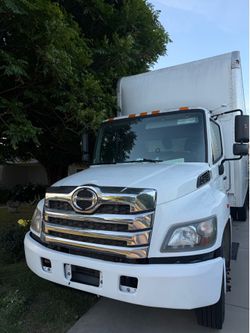 2021 Hino L6 – 26ft Box Truck w/ Liftgate – Excellent Condition Clean title on hand