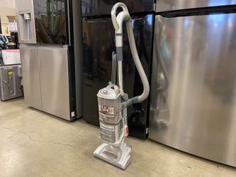 SHARK Navigator Deluxe Vacuum