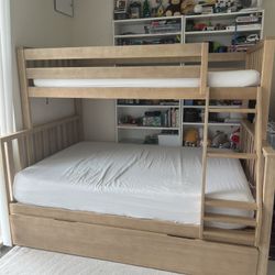 Max And Lily Wooden Bunk Bed With Trundle