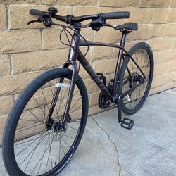 GIANT ESCAPE ROAD BIKE HYDRAULIC DISC BRAKES Excellent Condition 