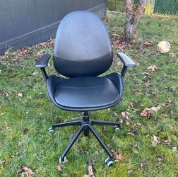 IKEA HATTEFJÄLL Office Chair – Swivel Task Chair – Black