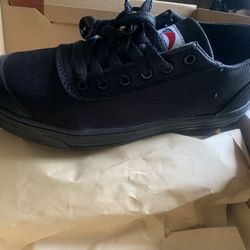 work shoes by work boots new in box 9