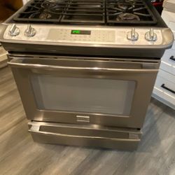 FRIGIDAIRE GAS RANGE