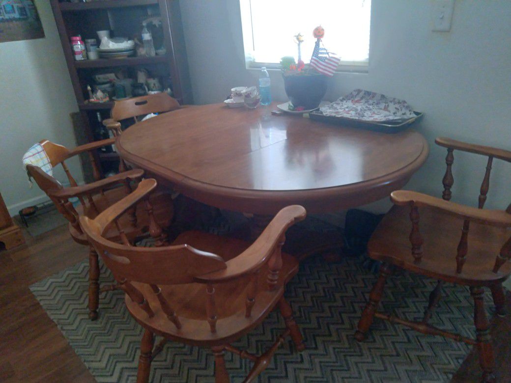 Ethan Allen Kitchen Table With 4 Chairs 2 Leafs