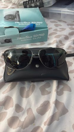 Ray-Ban Aviator Sunglasses with Case