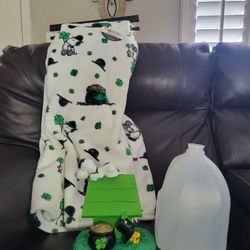Official Peanuts (Snoopy) St. Patrick's Bundle (Not Seperating) 