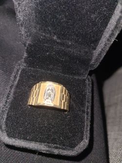 14K SOLID GOLD VIRGIN MARY RING...GOOD CONDITION..AS IN PICTURES..TEST IT BEFORE YOU BUY IT..