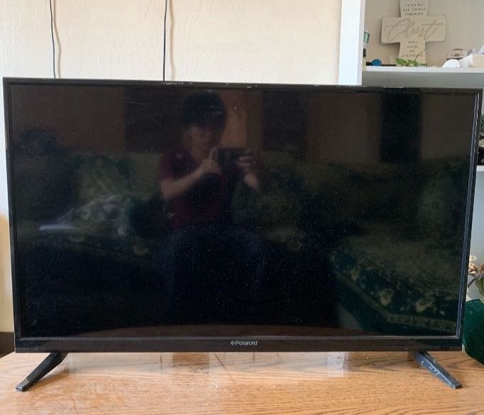 Black Polaroid Tv