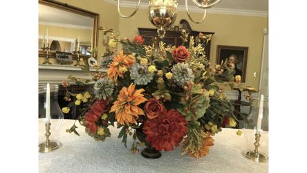 BREATHTAKING LARGE CUSTOM FLORAL CENTERPIECE-$500 IN HIGH END SILK FLOWERS