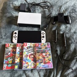 NINTENDO SWITCH OLED WHITE !!! W/ DOCK & GAMES