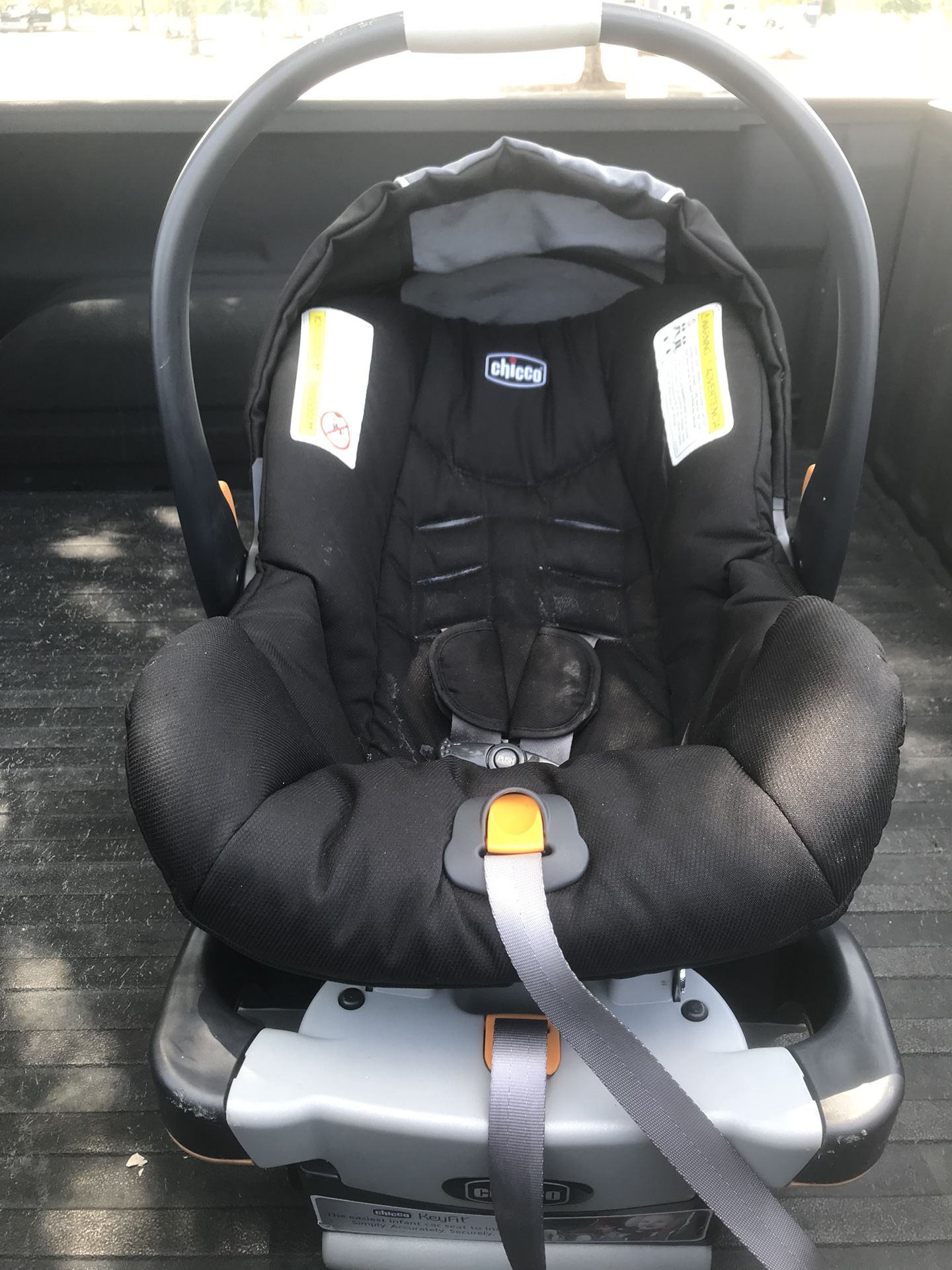 Car Seat like new MAKE AN OFFER !!!