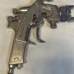Snap on spray gun