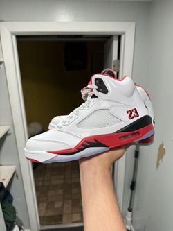 Air Jordan 5 Retro ‘ Fire Red’ 2025