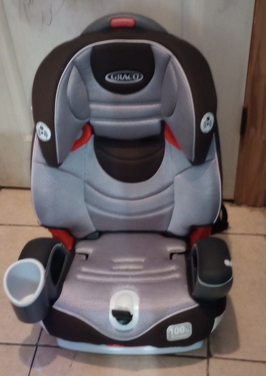 Graco Booster Car seat 2 In 1..See all Pictures.  Read Description 
